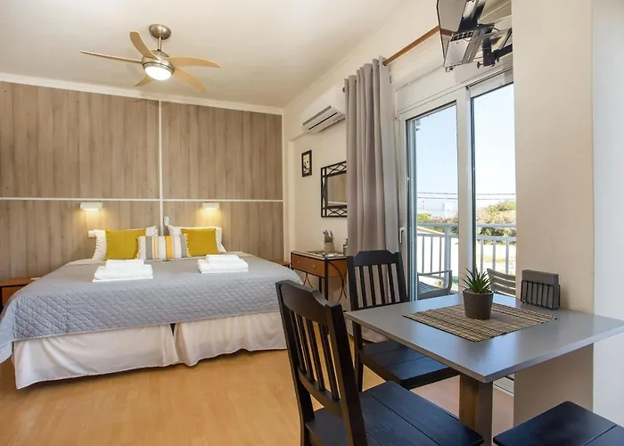 里亚酒店 法里拉基