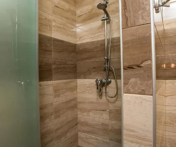 里亚酒店 酒店 *