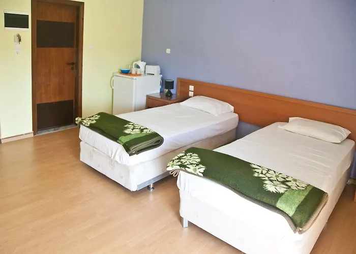 里亚酒店 法里拉基